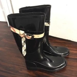 Burberry black rainboots